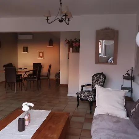 Spacieux Et Chaleureux A Grasse
